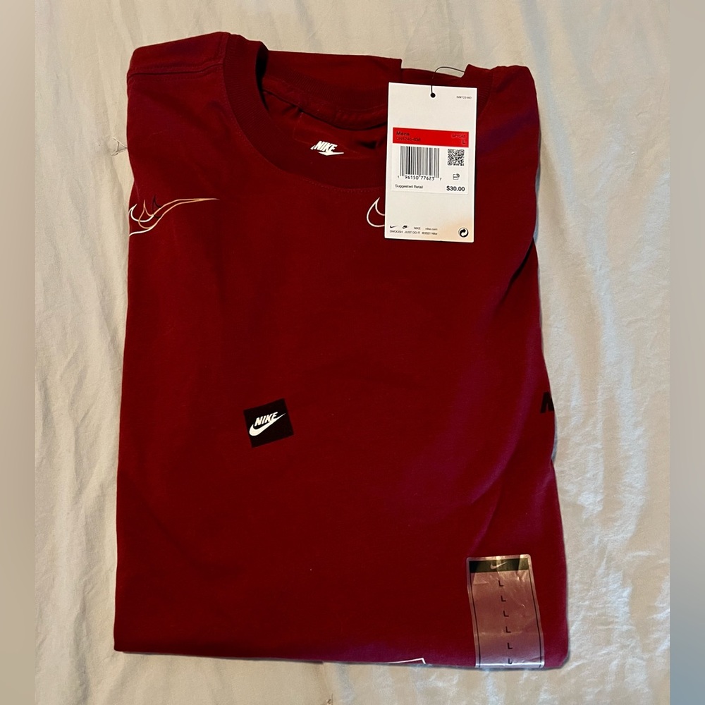 New Mens Nike T-shirt